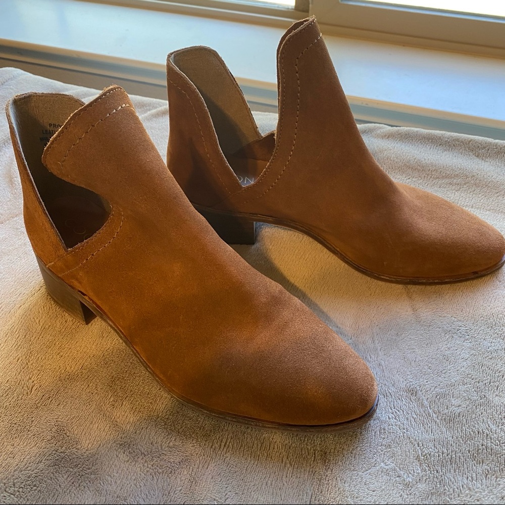 Coconuts by Matisse Pull On Chestnut Brown Ankle Booties